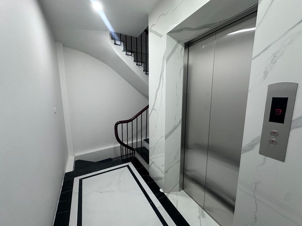 Bán nhà Giáp Bát - diện tích 42m2 6 tầng - thang máy - giá 0 tỷ