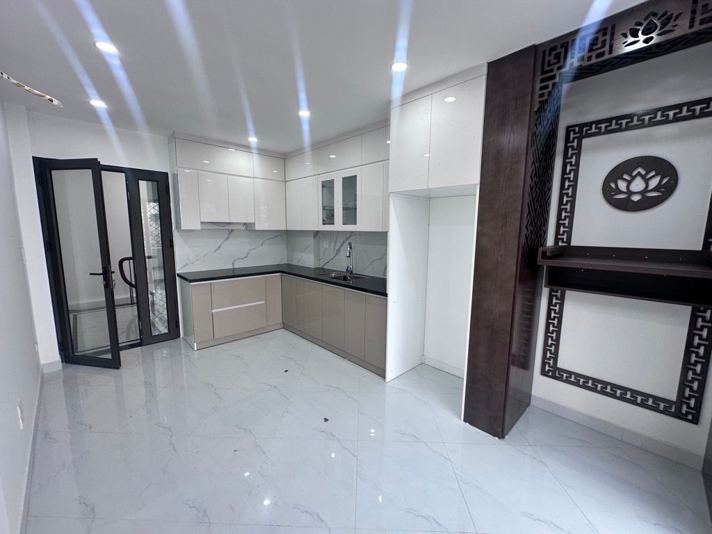 Bán nhà Giáp Bát - diện tích 42m2 6 tầng - thang máy - giá 0 tỷ