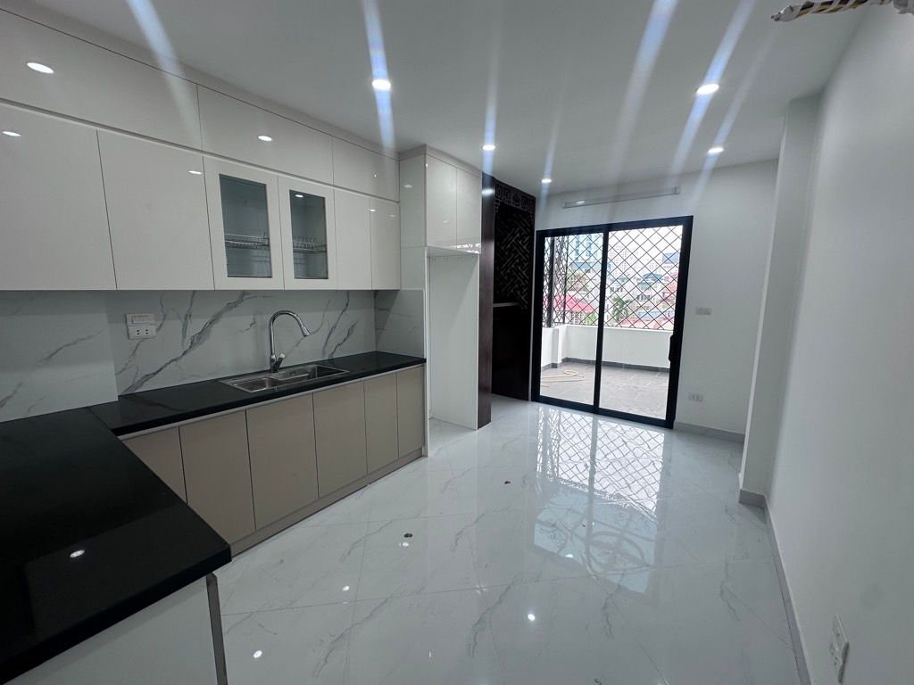 Bán nhà Giáp Bát - diện tích 42m2 6 tầng - thang máy - giá 0 tỷ