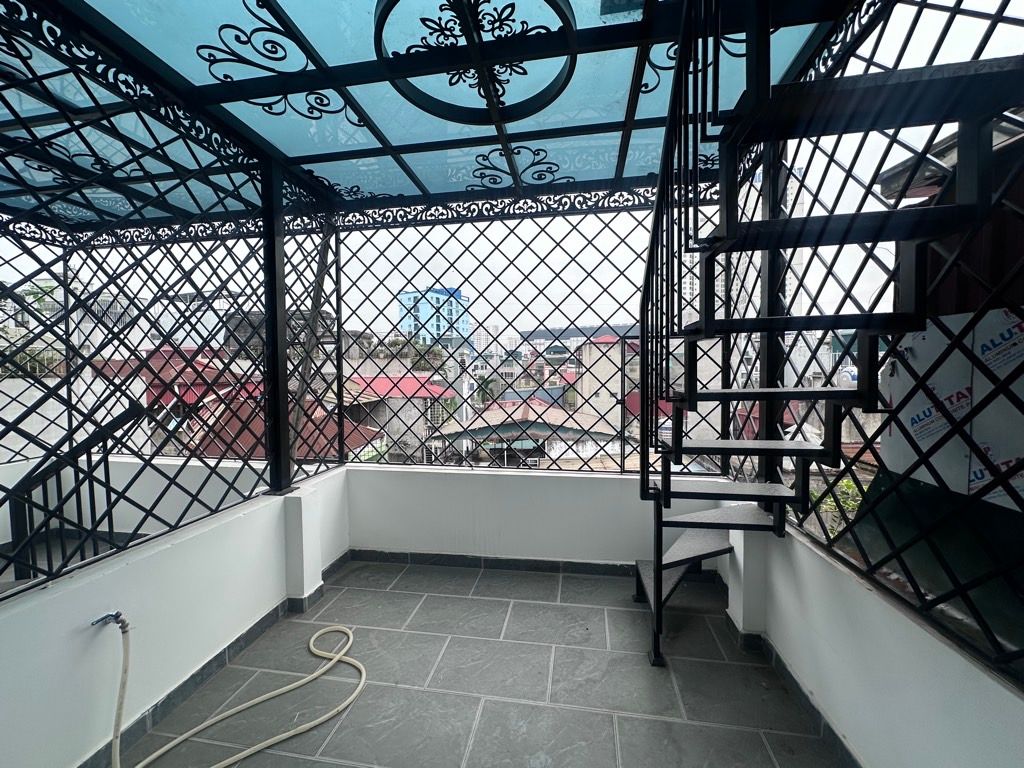 Bán nhà Giáp Bát - diện tích 42m2 6 tầng - thang máy - giá 0 tỷ