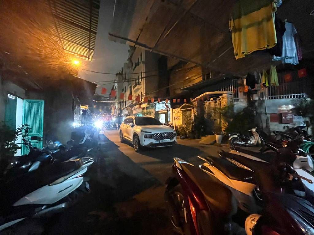 Bán nhà Trần Hưng Đạo - diện tích 55m2 2 tầng - Nhà đẹp hiếm có - giá 3,3 tỷ