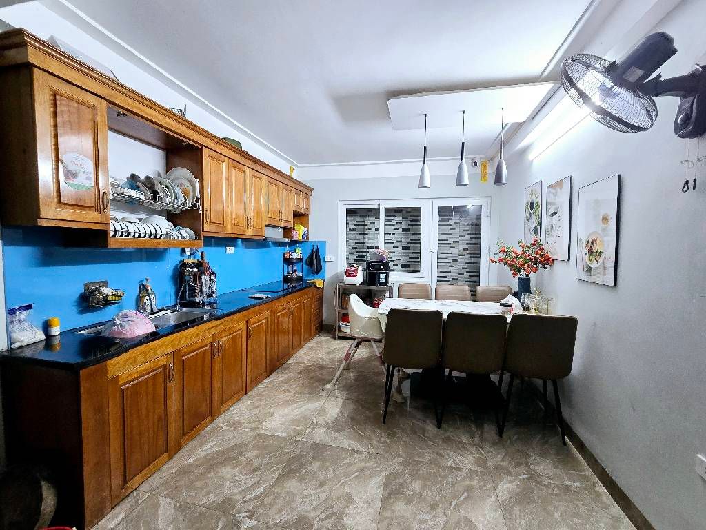 Bán nhà Bằng Liệt - diện tích 39.2m2 6 tầng - Ô TÔ 10M - giá 10,9 tỷ