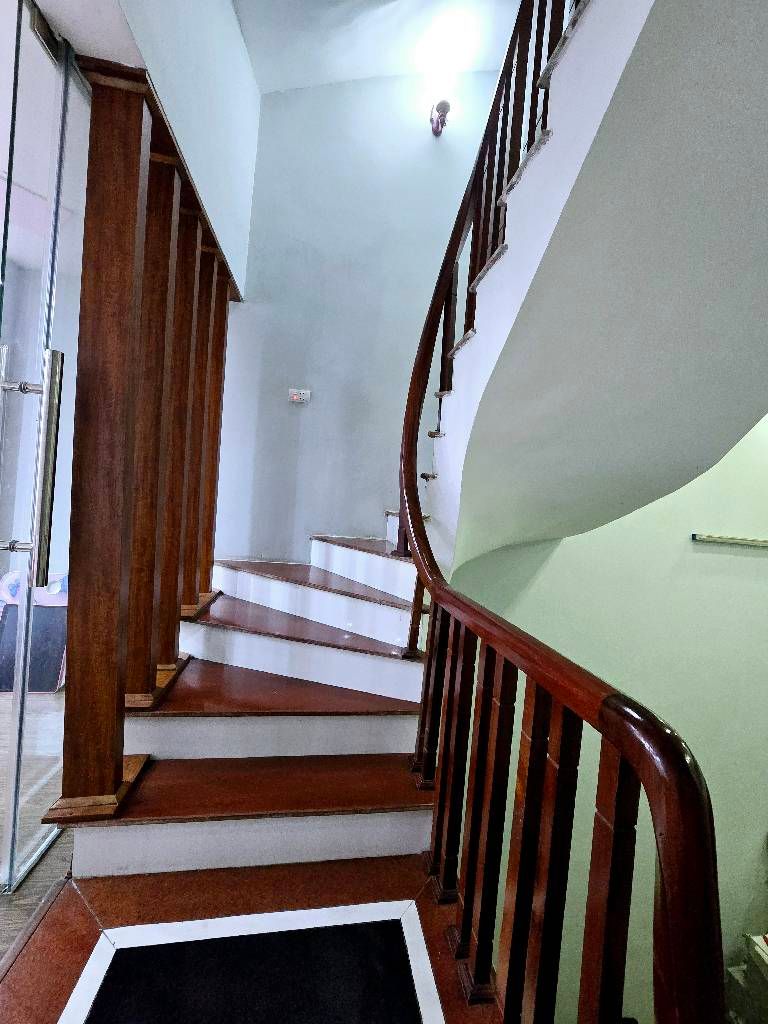 Bán nhà Bằng Liệt - diện tích 39.2m2 6 tầng - Ô TÔ 10M - giá 10,9 tỷ