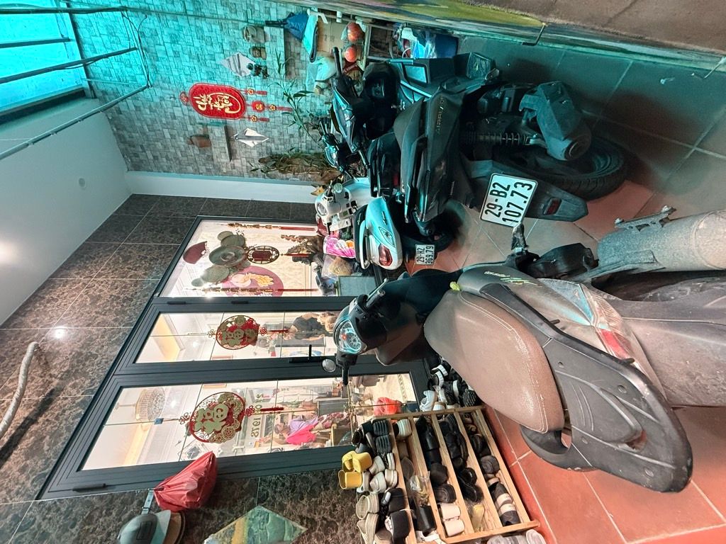 Bán nhà Mai Hương - diện tích 49,3m2 3 tầng - Nhà ngõ tiện ích gần trường Bách Khoa - giá 9,5 tỷ