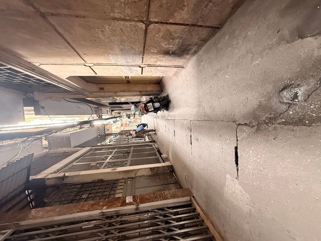 Bán nhà Mai Hương - diện tích 49,3m2 3 tầng - Nhà ngõ tiện ích gần trường Bách Khoa - giá 9,5 tỷ