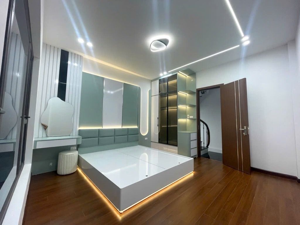 Bán nhà Đường Láng - diện tích 30m2 5 tầng - Cực hiếm trong khu vực - giá 8,5 tỷ