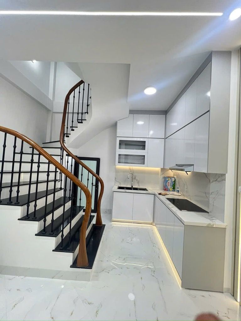 Bán nhà Đường Láng - diện tích 30m2 5 tầng - Cực hiếm trong khu vực - giá 8,5 tỷ