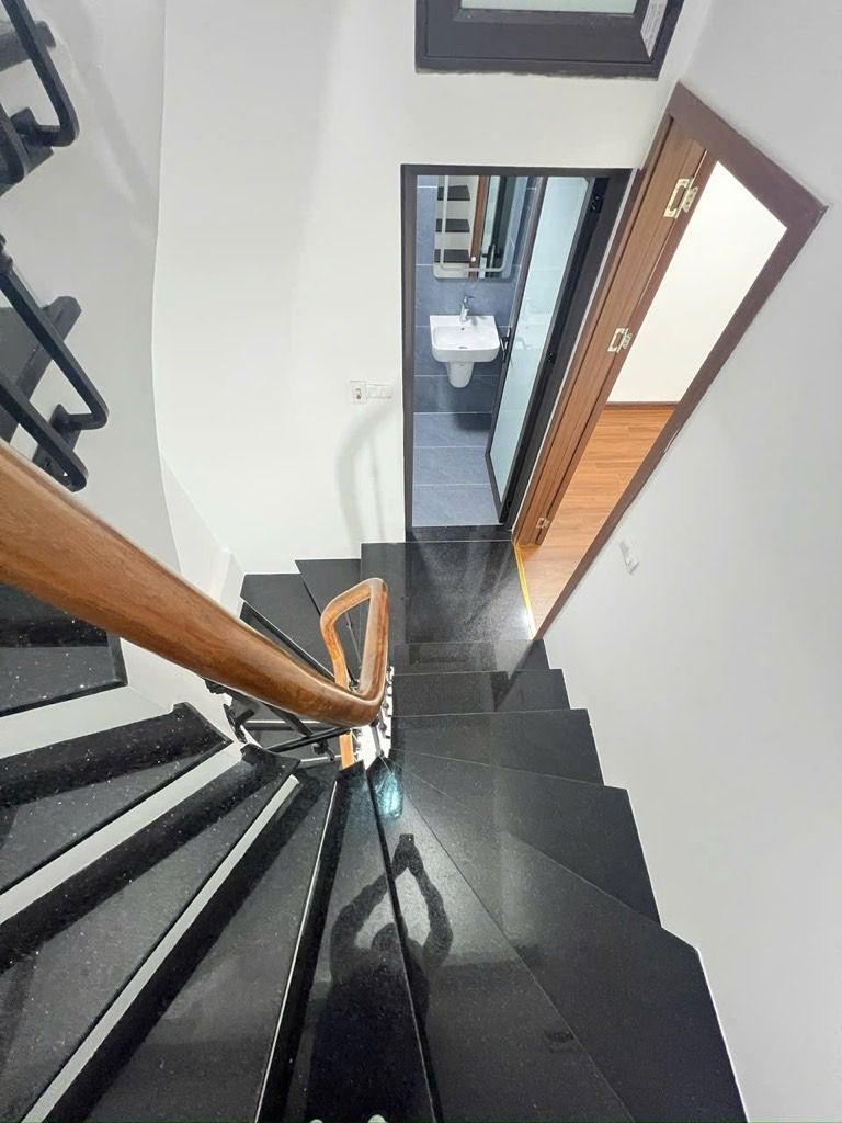 Bán nhà Đường Láng - diện tích 30m2 5 tầng - Cực hiếm trong khu vực - giá 8,5 tỷ