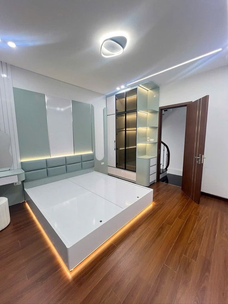 Bán nhà Đường Láng - diện tích 30m2 5 tầng - Cực hiếm trong khu vực - giá 8,5 tỷ