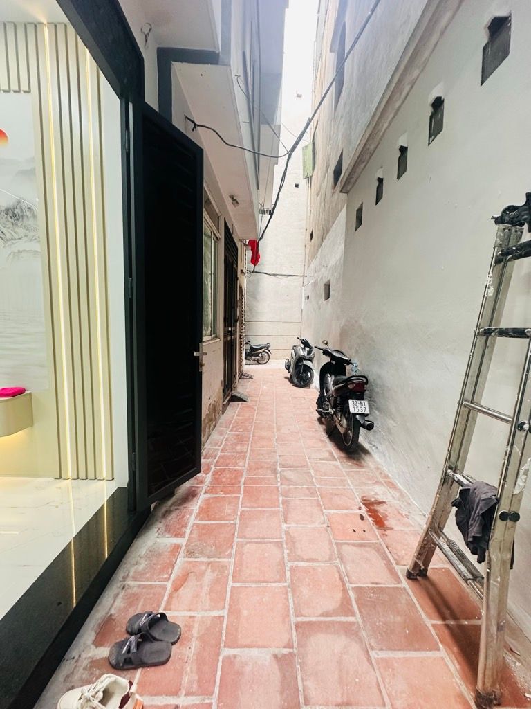 Bán nhà Đường Láng - diện tích 30m2 5 tầng - Cực hiếm trong khu vực - giá 8,5 tỷ