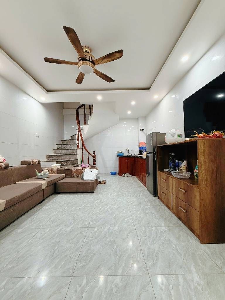 Bán nhà Lĩnh Nam - diện tích 21m2 4 tầng - ô tô tránh - giá 4,5 tỷ