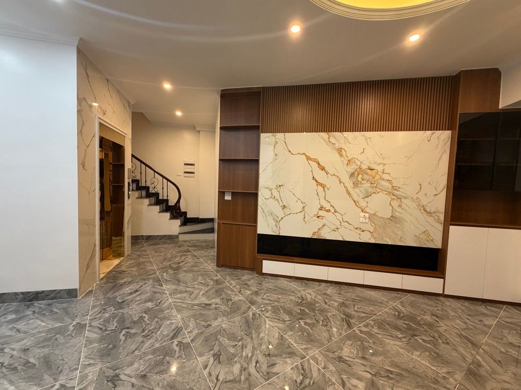 Bán nhà Kim Ngưu - diện tích 51m2 5 tầng - Thang máy - giá 15,8 tỷ