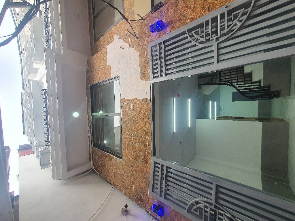 Bán nhà Thái Thịnh - diện tích 44m2 6 tầng - Ô tô gần - giá 15,6 tỷ