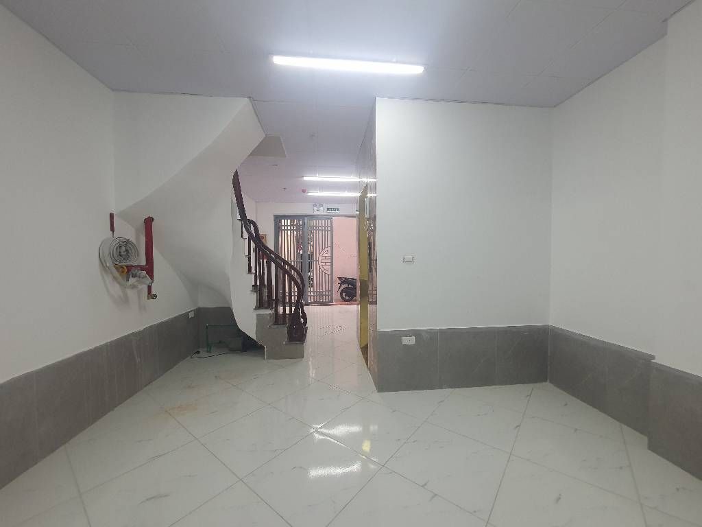 Bán nhà Thái Thịnh - diện tích 44m2 6 tầng - Ô tô gần - giá 15,6 tỷ