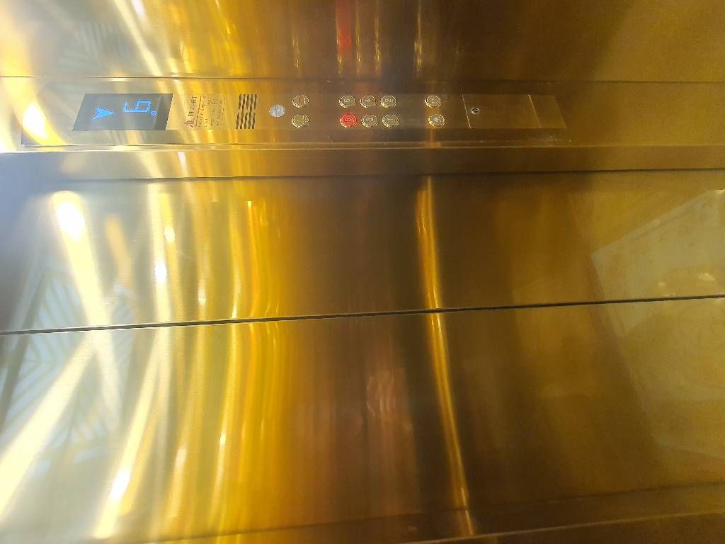 Bán nhà Thái Thịnh - diện tích 44m2 6 tầng - Ô tô gần - giá 15,6 tỷ