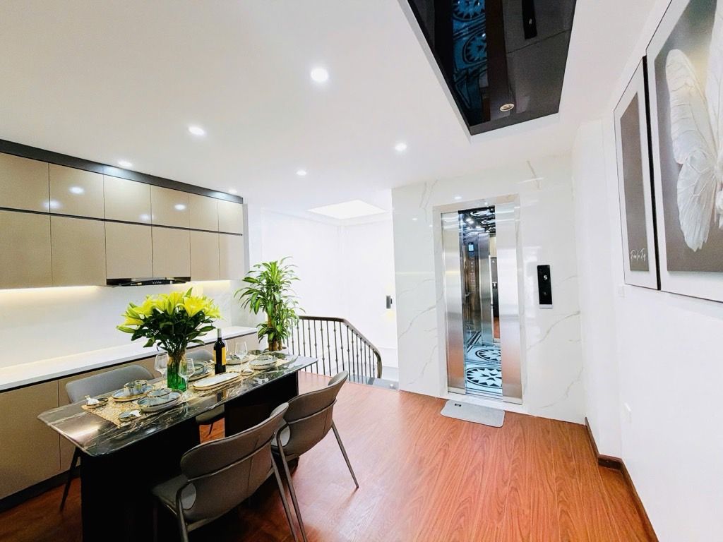 Bán nhà Khương Trung - diện tích 41m2 3 tầng - Thang máy - giá 10 tỷ