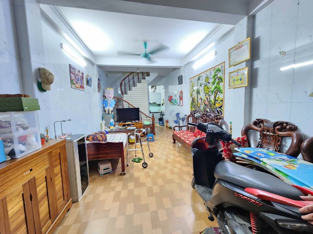 Bán nhà Tân Mai - diện tích 36,6m2 4 tầng - gần ô tô - giá 4,6 tỷ