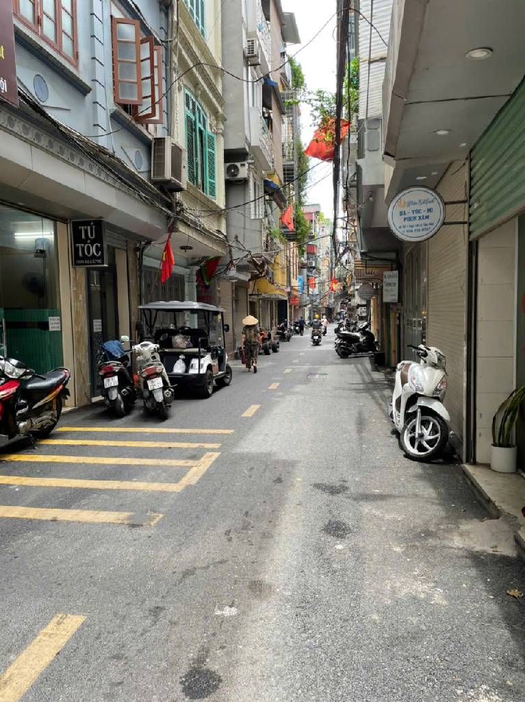 Bán nhà Tân Mai - diện tích 30m2 3 tầng - Ô TÔ DỪNG ĐỖ TRƯỚC NHÀ - giá 6,5 tỷ