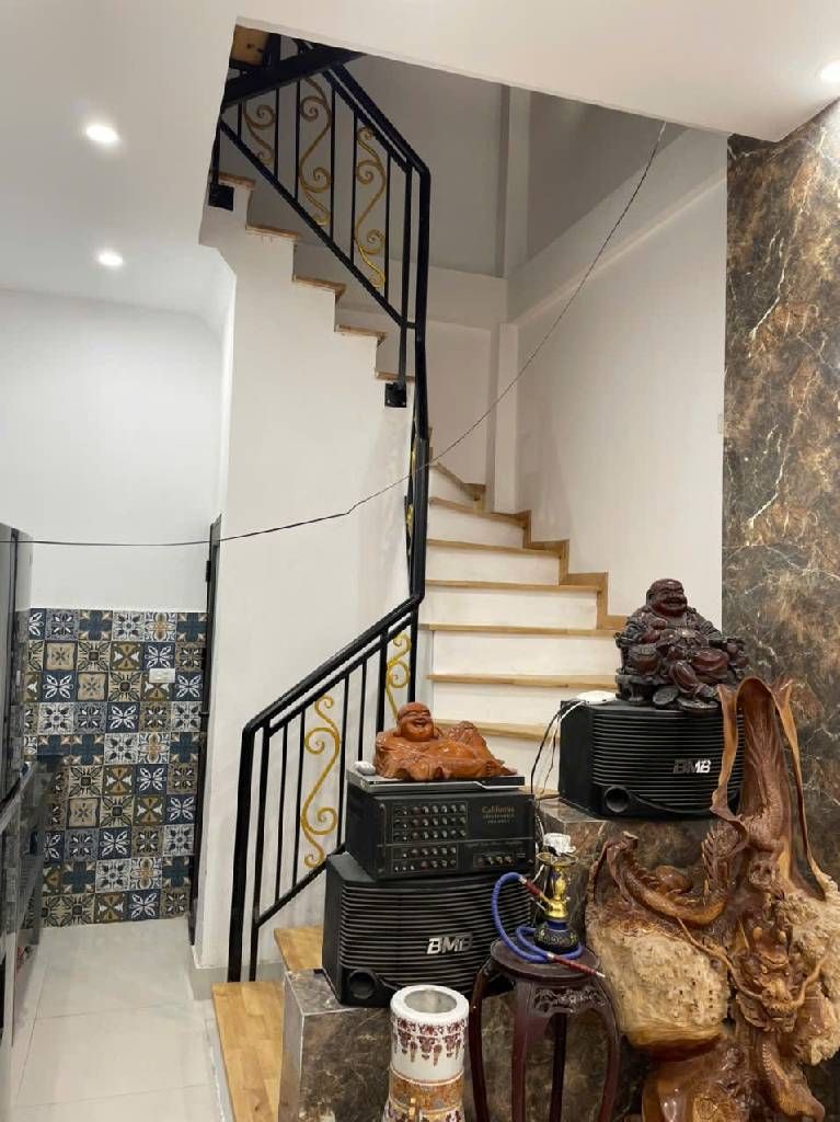 Bán nhà Tân Mai - diện tích 30m2 3 tầng - Ô TÔ DỪNG ĐỖ TRƯỚC NHÀ - giá 6,5 tỷ