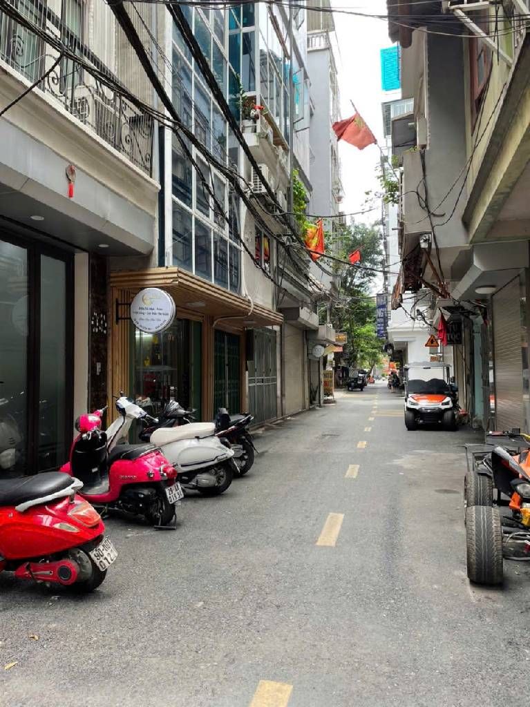 Bán nhà Tân Mai - diện tích 30m2 3 tầng - Ô TÔ DỪNG ĐỖ TRƯỚC NHÀ - giá 6,5 tỷ