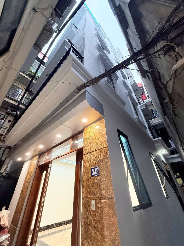 Bán nhà Lò Đúc - diện tích 40m2 6 tầng - Lô góc 3 mặt thoáng - giá 13,5 tỷ