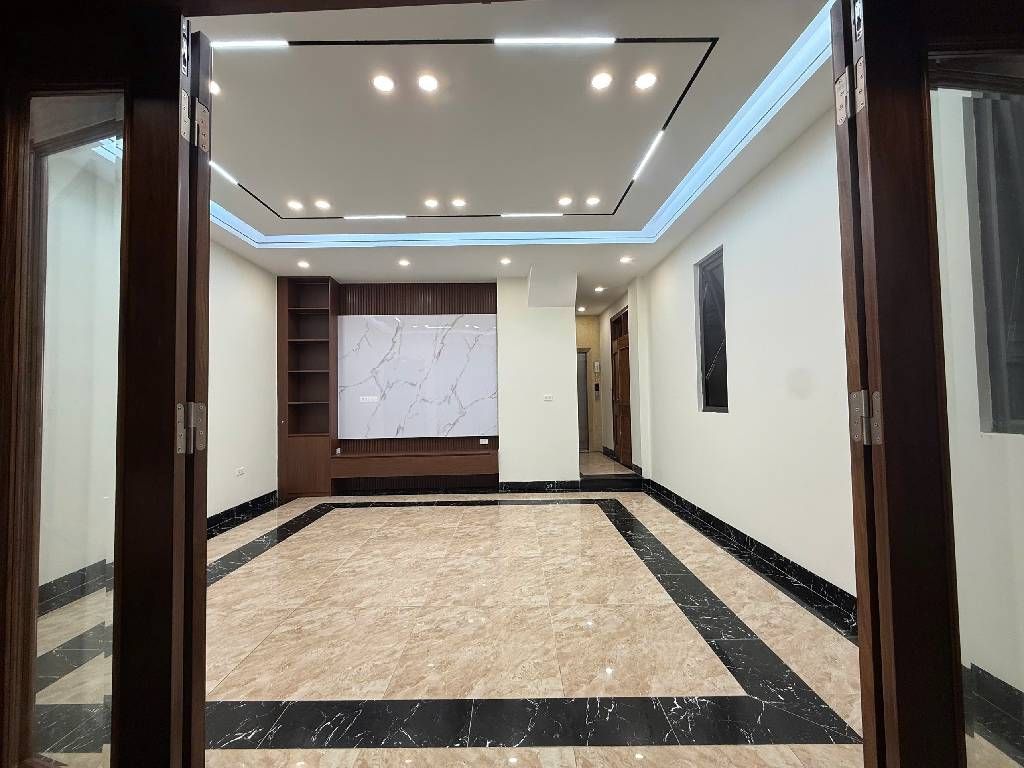 Bán nhà Lò Đúc - diện tích 40m2 6 tầng - Lô góc 3 mặt thoáng - giá 13,5 tỷ