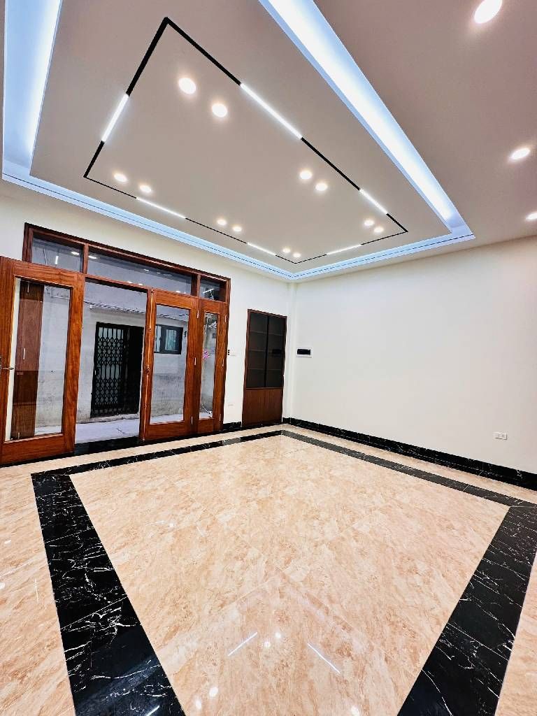 Bán nhà Lò Đúc - diện tích 40m2 6 tầng - Lô góc 3 mặt thoáng - giá 13,5 tỷ