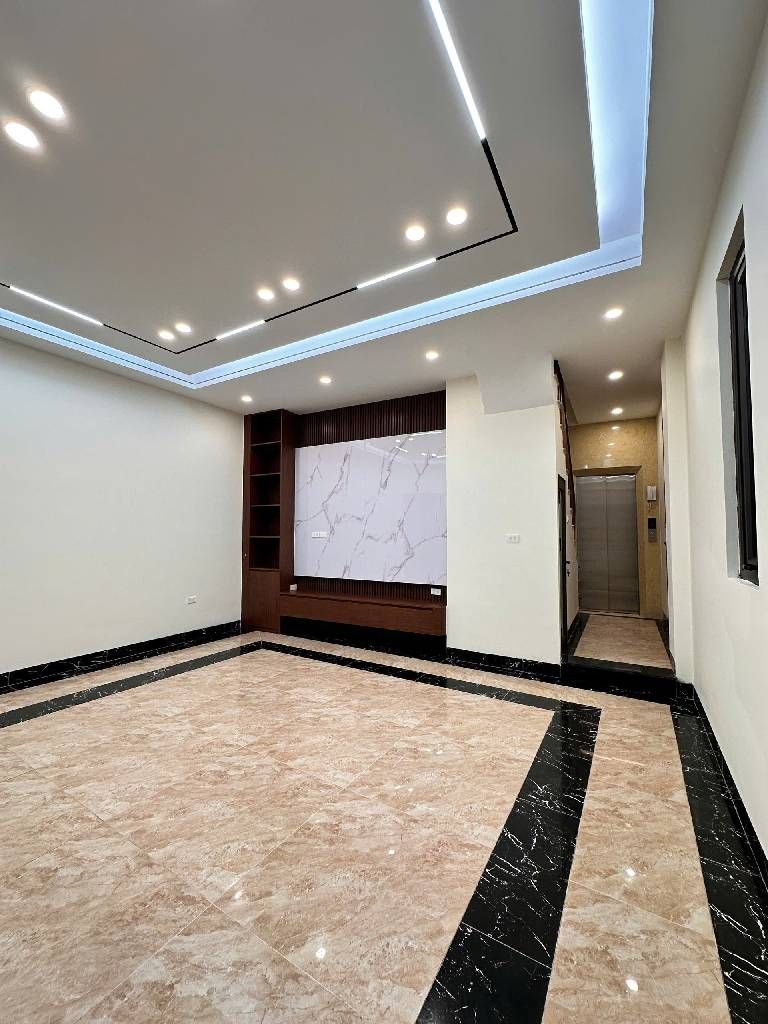 Bán nhà Lò Đúc - diện tích 40m2 6 tầng - Lô góc 3 mặt thoáng - giá 13,5 tỷ