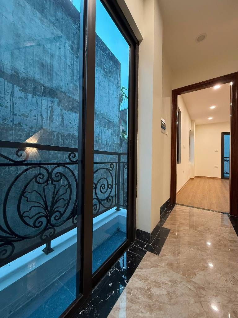 Bán nhà Lò Đúc - diện tích 40m2 6 tầng - Lô góc 3 mặt thoáng - giá 13,5 tỷ