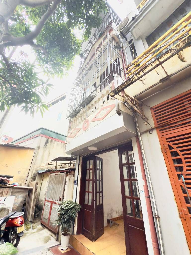 Bán nhà Nguyễn Khoái - diện tích 31.7m2 3 tầng - gần ô tô - giá 6,2 tỷ