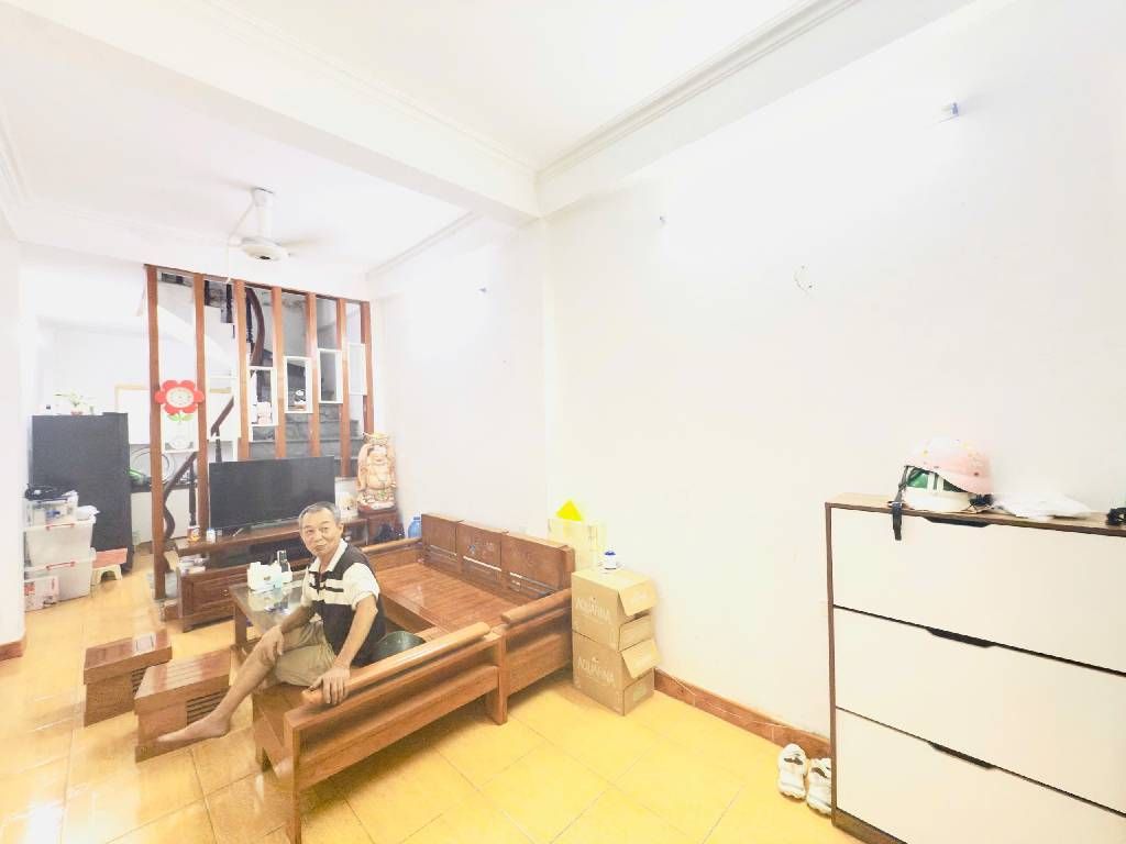 Bán nhà Nguyễn Khoái - diện tích 31.7m2 3 tầng - gần ô tô - giá 6,2 tỷ