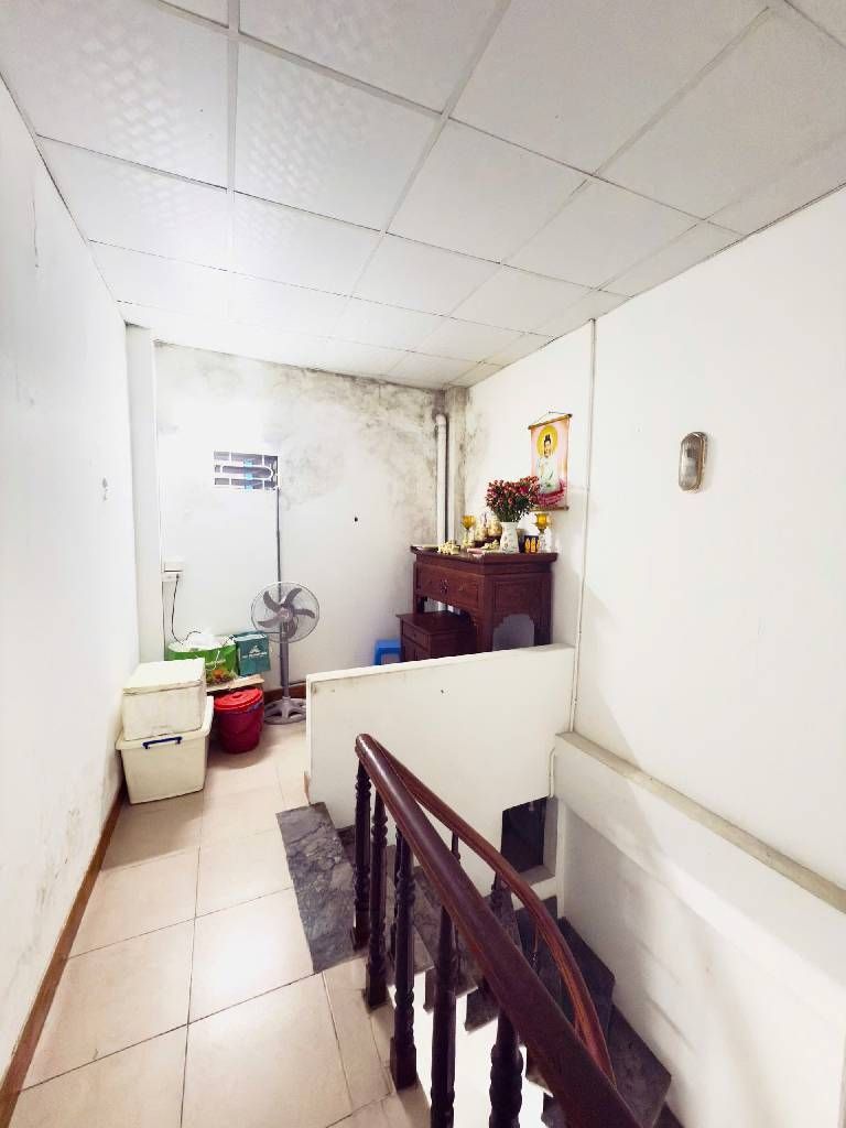 Bán nhà Nguyễn Khoái - diện tích 31.7m2 3 tầng - gần ô tô - giá 6,2 tỷ