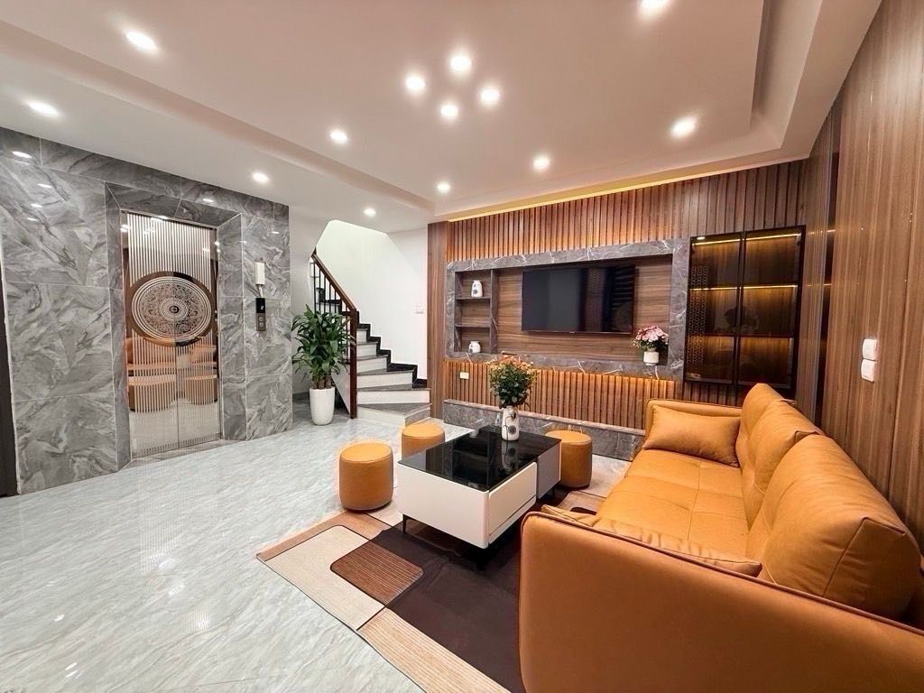 Bán nhà ĐỊNH CÔNG THƯỢNG - diện tích 34m2 6 tầng - Thang máy, mặt tiền 6m - giá 9,7 tỷ