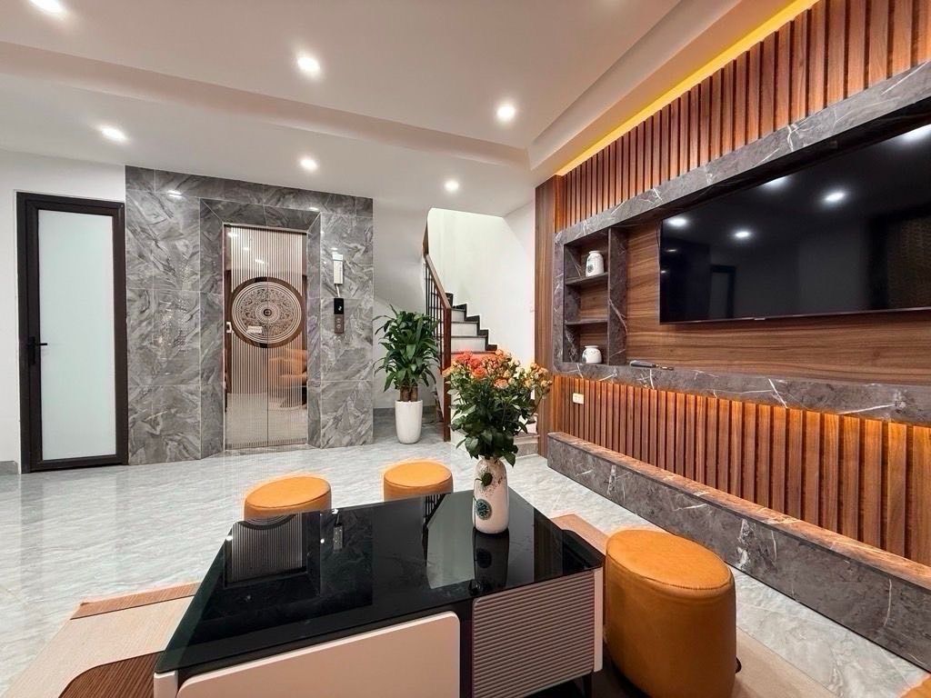 Bán nhà ĐỊNH CÔNG THƯỢNG - diện tích 34m2 6 tầng - Thang máy, mặt tiền 6m - giá 9,7 tỷ