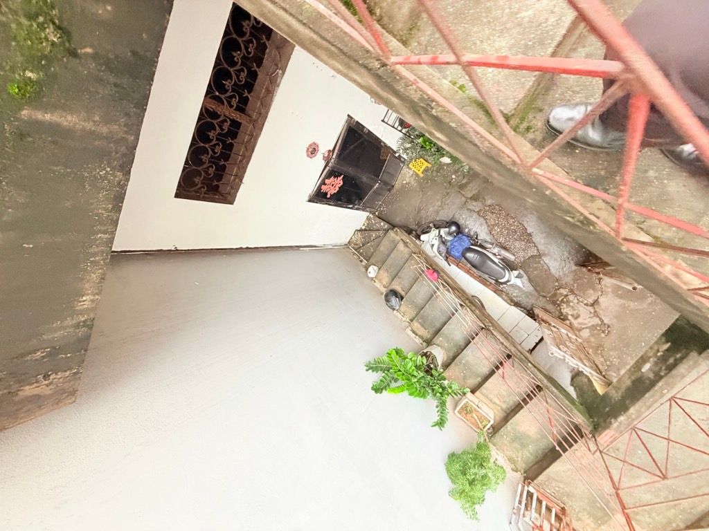 Bán nhà Đình Đông - diện tích 42,3m2 2 tầng - ô tô đỗ cửa - giá 12,6 tỷ