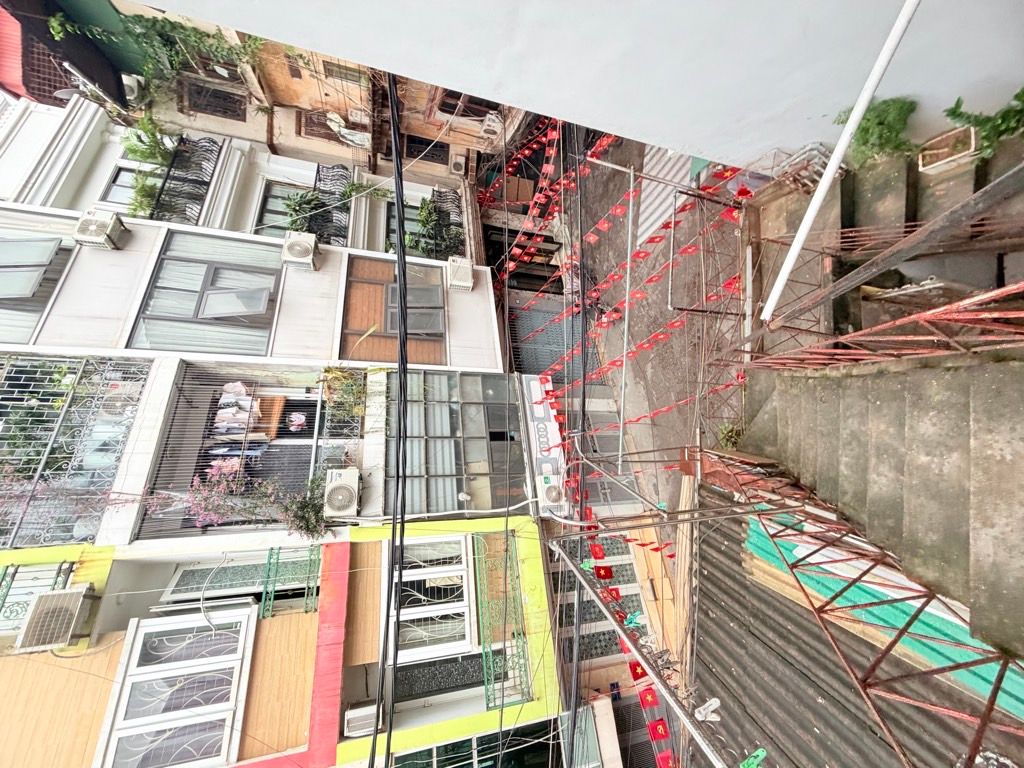 Bán nhà Đình Đông - diện tích 42,3m2 2 tầng - ô tô đỗ cửa - giá 12,6 tỷ