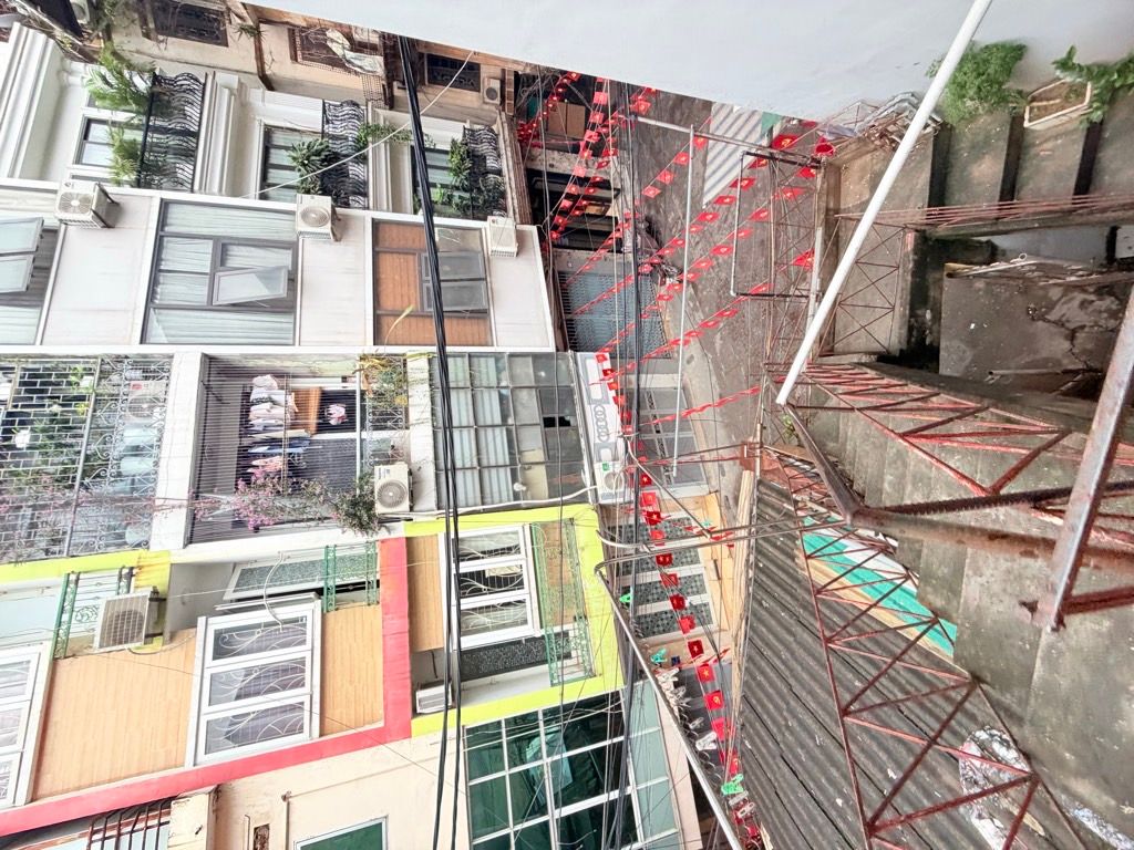 Bán nhà Đình Đông - diện tích 42,3m2 2 tầng - ô tô đỗ cửa - giá 12,6 tỷ