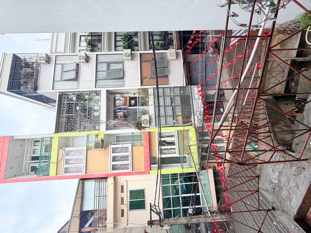 Bán nhà Đình Đông - diện tích 42,3m2 2 tầng - ô tô đỗ cửa - giá 12,6 tỷ