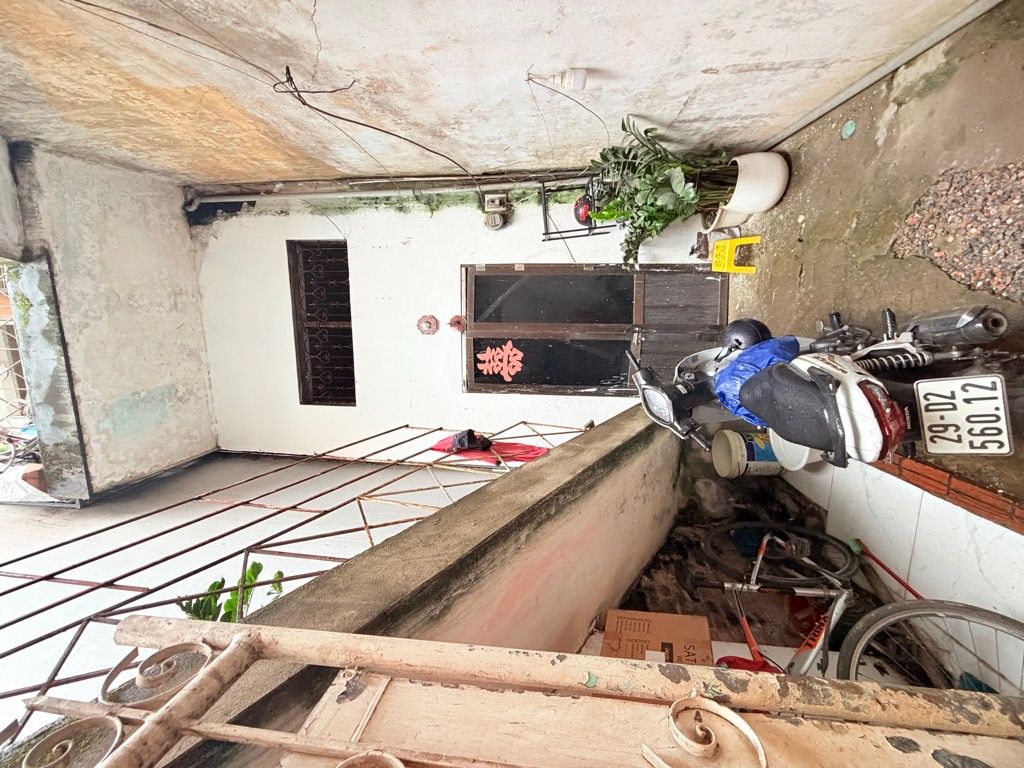 Bán nhà Đình Đông - diện tích 42,3m2 2 tầng - ô tô đỗ cửa - giá 12,6 tỷ