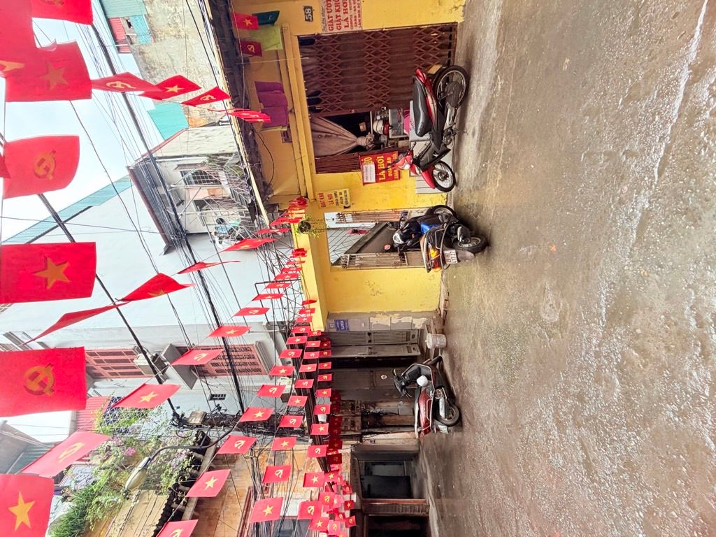 Bán nhà Đình Đông - diện tích 42,3m2 2 tầng - ô tô đỗ cửa - giá 12,6 tỷ