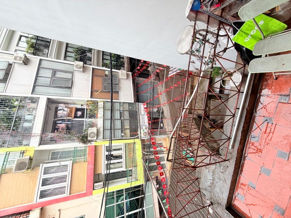 Bán nhà Đình Đông - diện tích 42,3m2 2 tầng - ô tô đỗ cửa - giá 12,6 tỷ