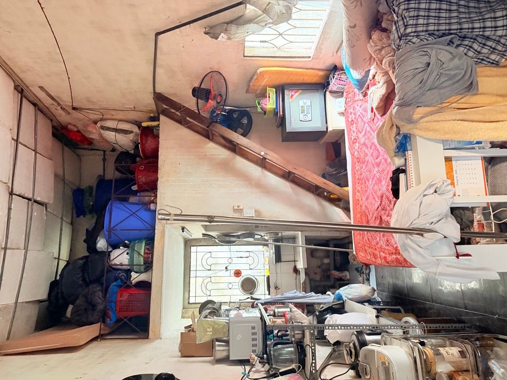 Bán nhà Đình Đông - diện tích 42,3m2 2 tầng - ô tô đỗ cửa - giá 12,6 tỷ