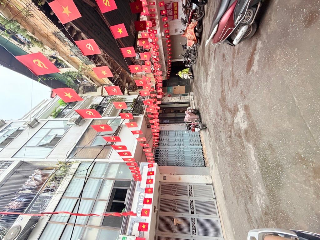 Bán nhà Đình Đông - diện tích 42,3m2 2 tầng - ô tô đỗ cửa - giá 12,6 tỷ