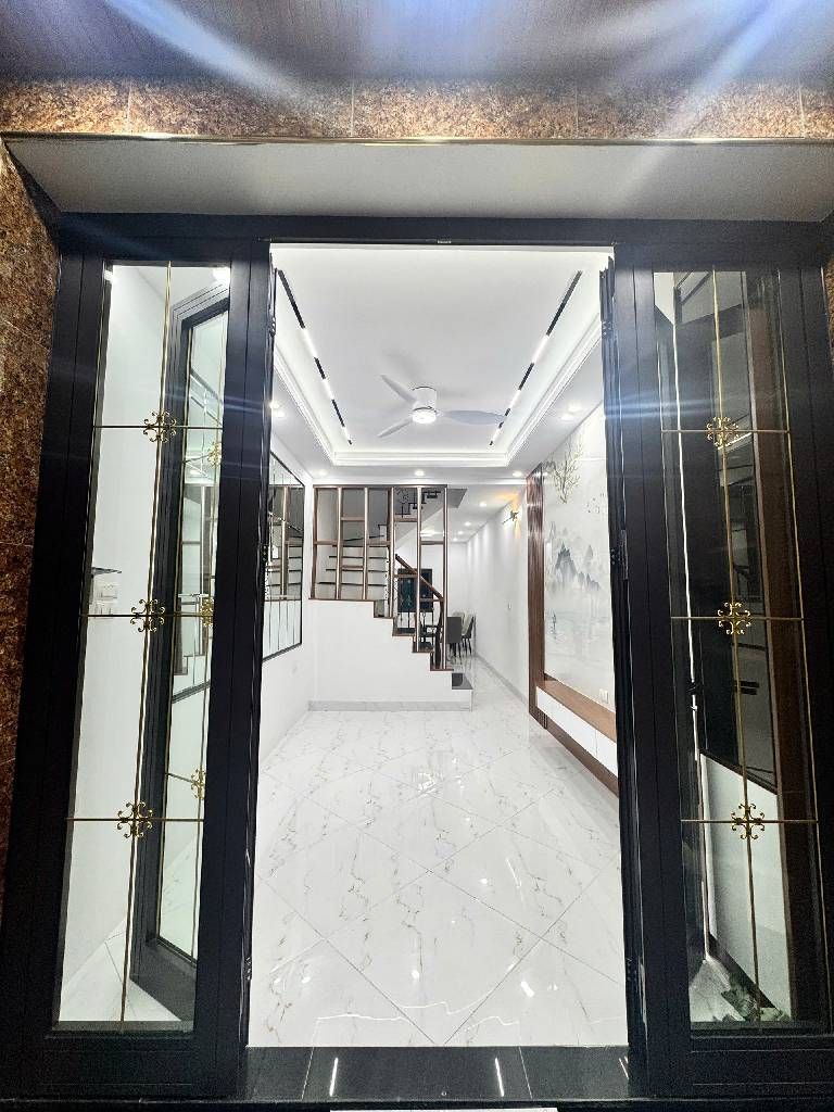 Bán nhà Quan Nhân - diện tích 32,7m2 4 tầng - 2 mặt thoáng - giá 7,9 tỷ