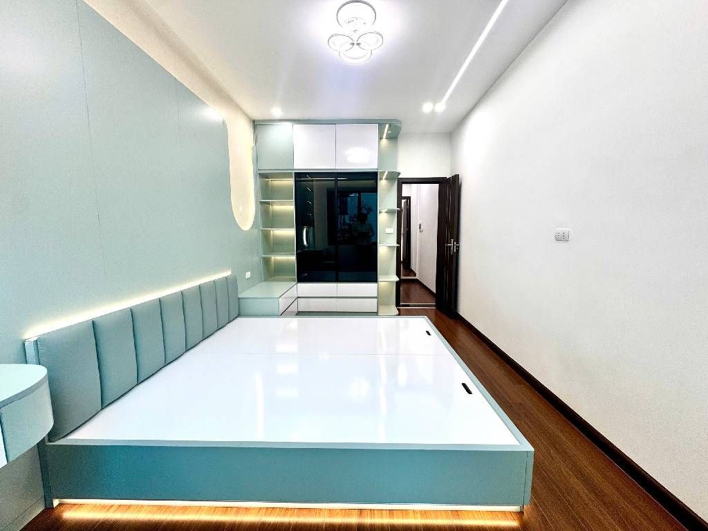 Bán nhà Quan Nhân - diện tích 32,7m2 4 tầng - 2 mặt thoáng - giá 7,9 tỷ