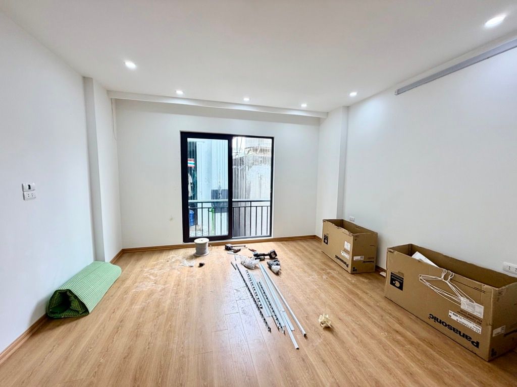 Bán nhà Thổ Quan - diện tích 32m2 6 tầng - Siêu phẩm xây mới thang máy - giá 10 tỷ