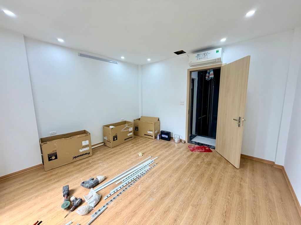 Bán nhà Thổ Quan - diện tích 32m2 6 tầng - Siêu phẩm xây mới thang máy - giá 10 tỷ