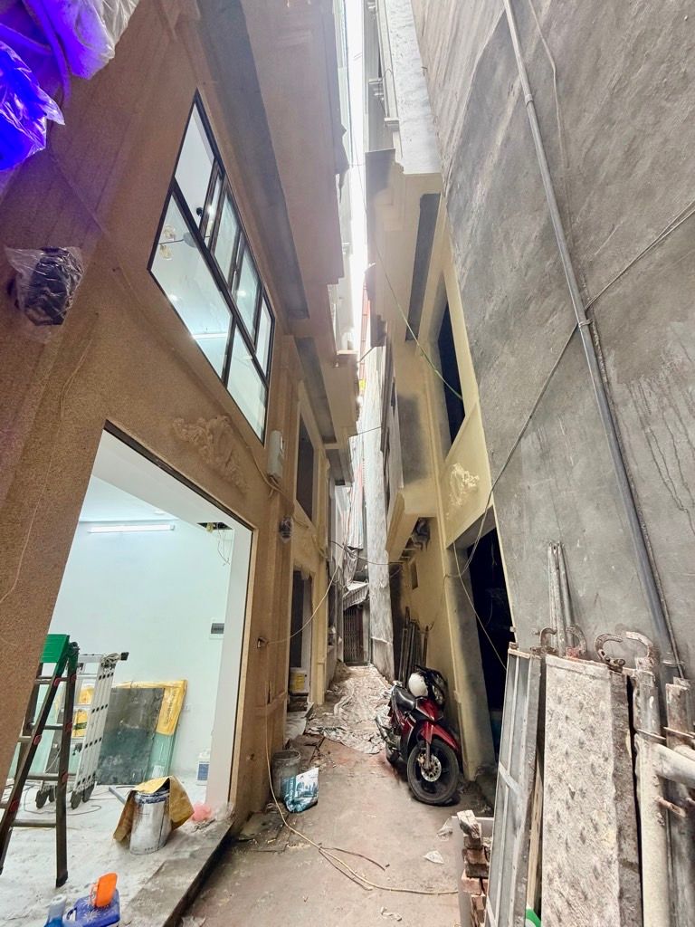 Bán nhà Thổ Quan - diện tích 32m2 6 tầng - Siêu phẩm xây mới thang máy - giá 10 tỷ