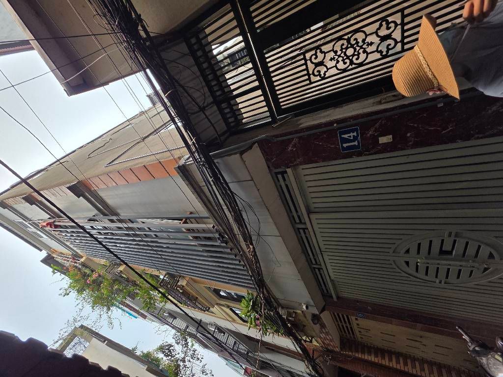 Bán nhà Nguyễn Lân - diện tích 43m2 5 tầng - ngõ ô tô đỗ cổng - giá 6,9 tỷ