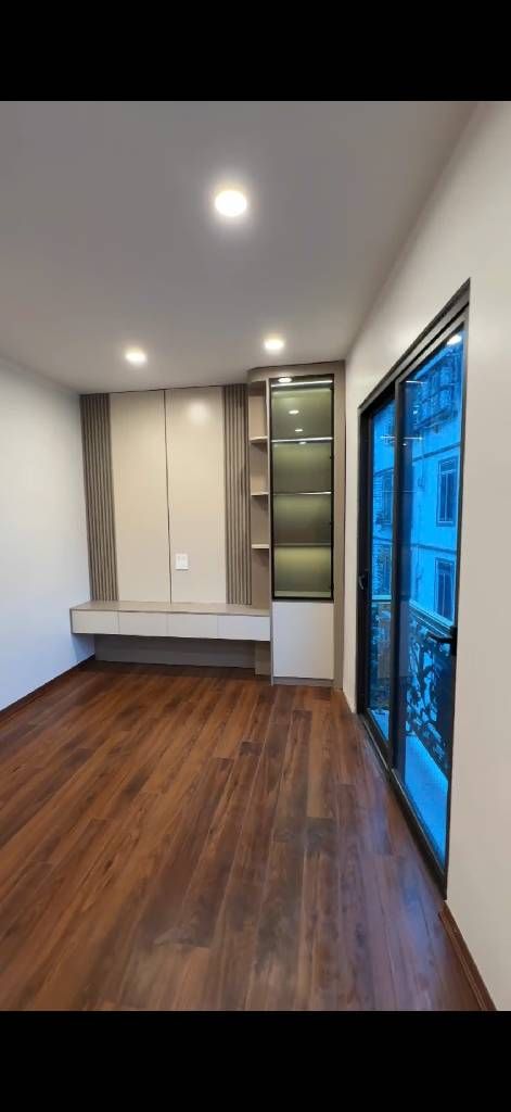 Bán nhà Đông Thiên - diện tích 31m2 6 tầng - Mặt phố kinh doanh - giá 13,8 tỷ